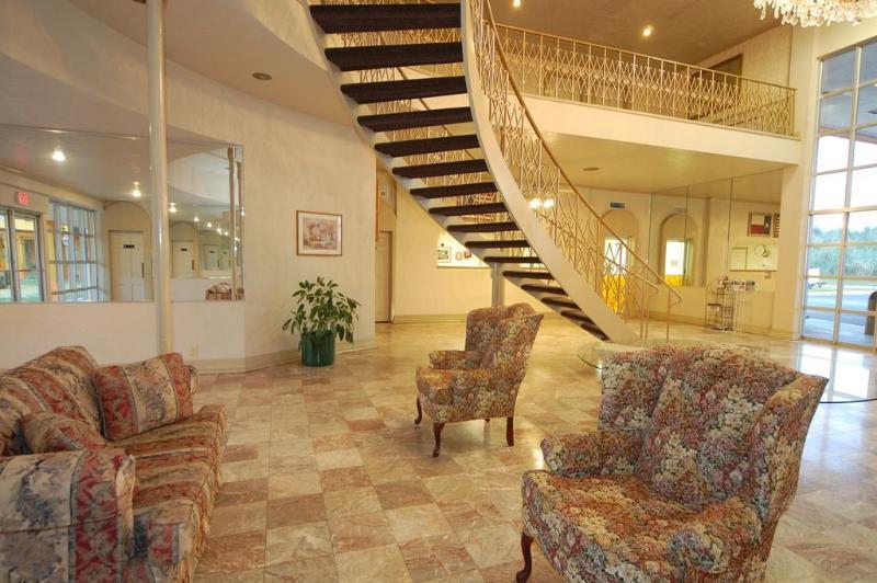 Rodeway Inn Conference Center Бомонт Екстериор снимка