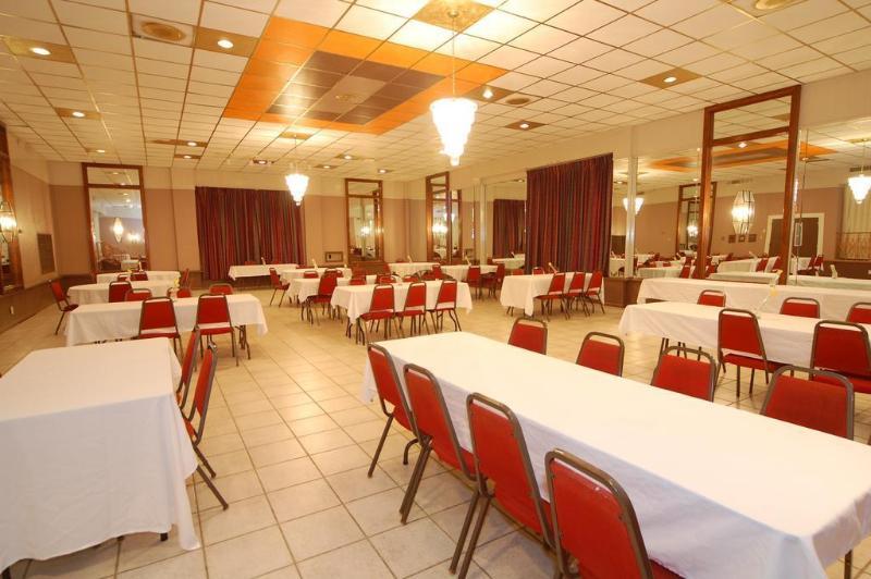 Rodeway Inn Conference Center Бомонт Екстериор снимка