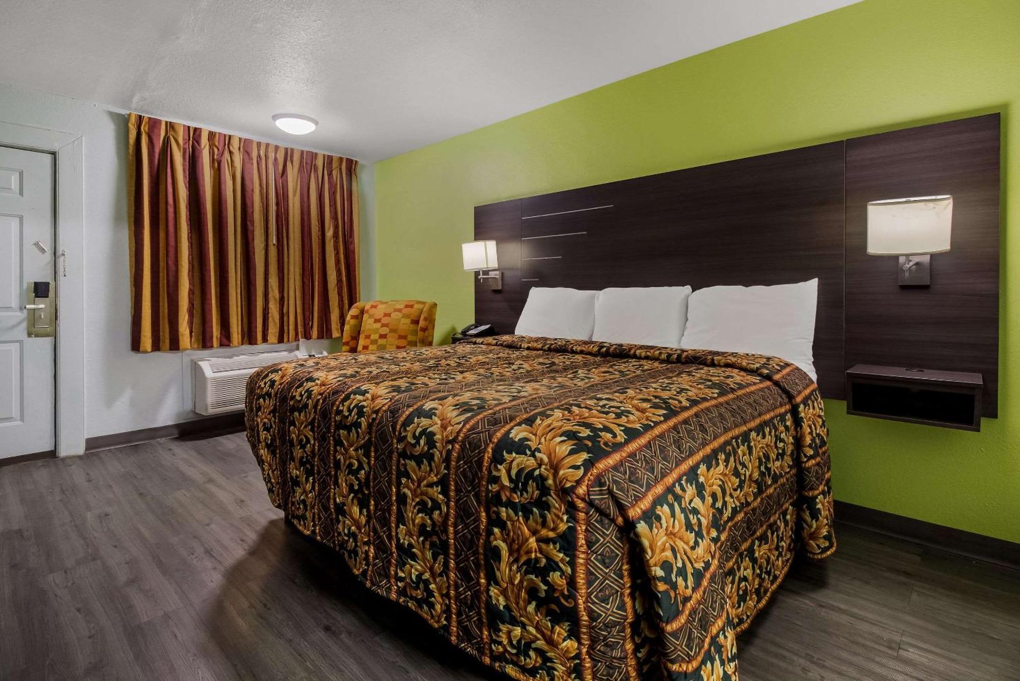 Rodeway Inn Conference Center Бомонт Екстериор снимка