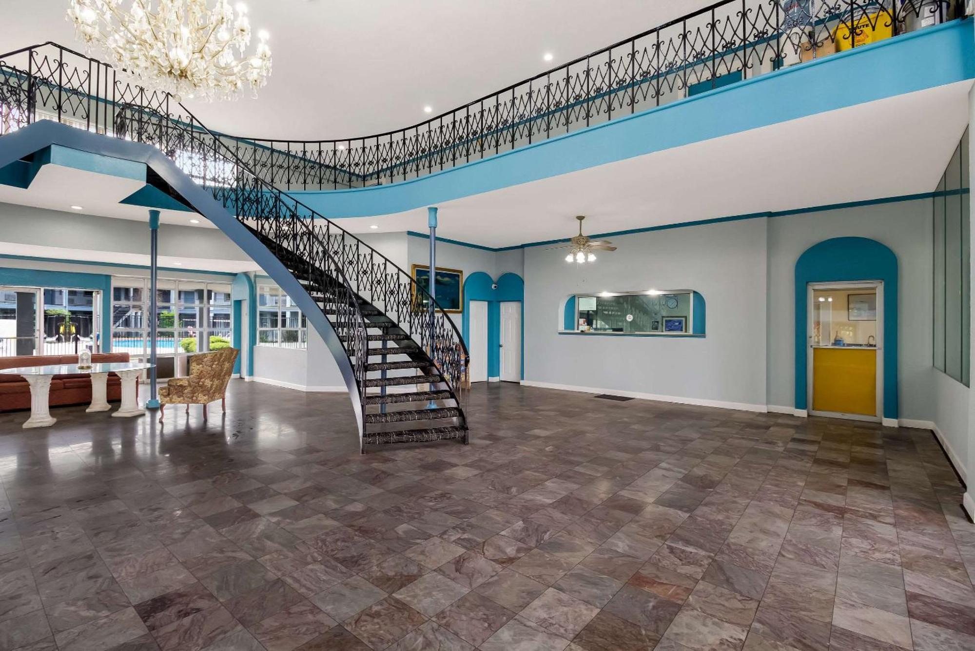 Rodeway Inn Conference Center Бомонт Екстериор снимка