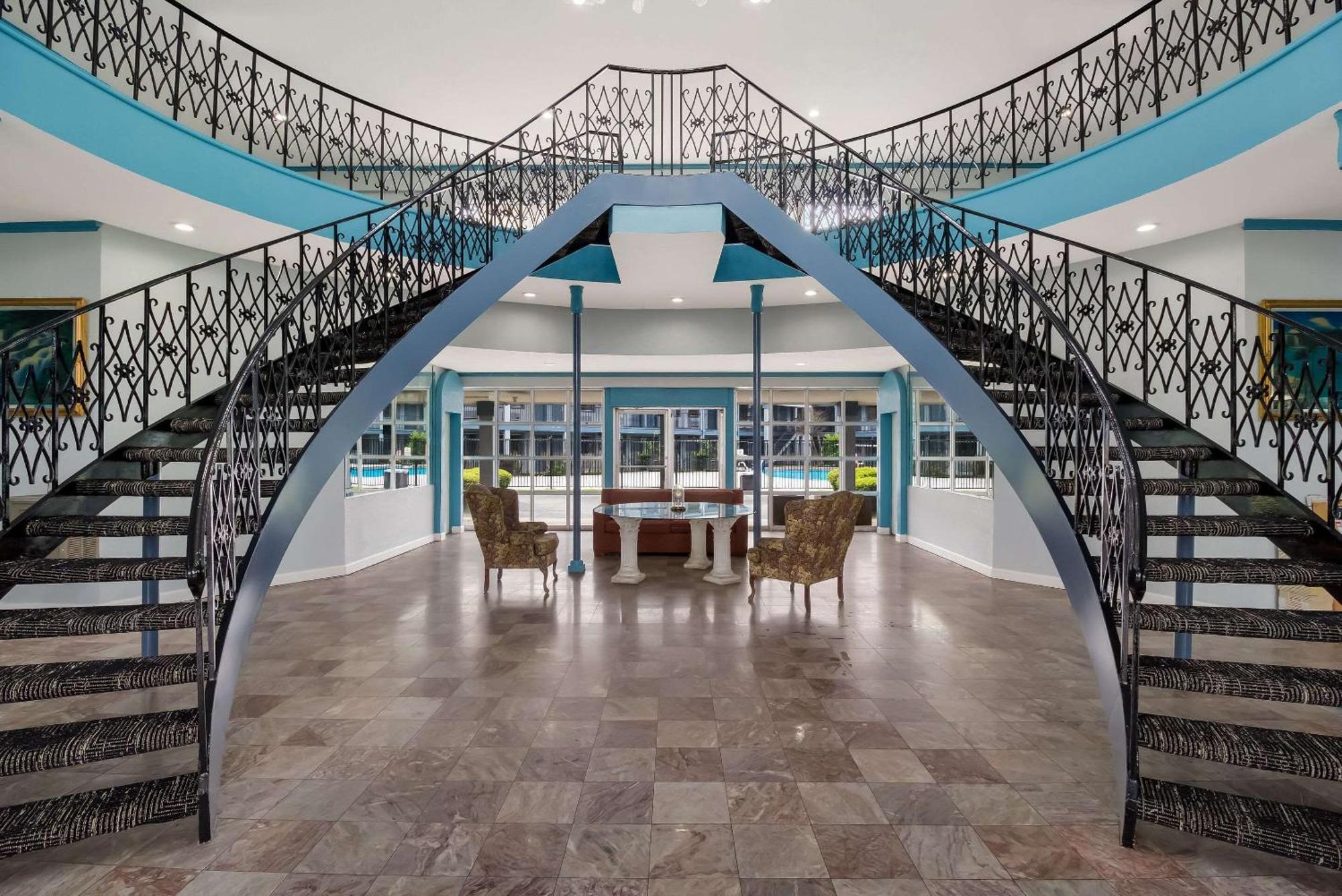 Rodeway Inn Conference Center Бомонт Екстериор снимка