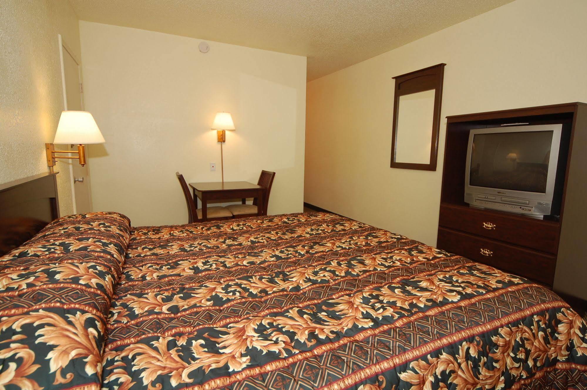 Rodeway Inn Conference Center Бомонт Екстериор снимка