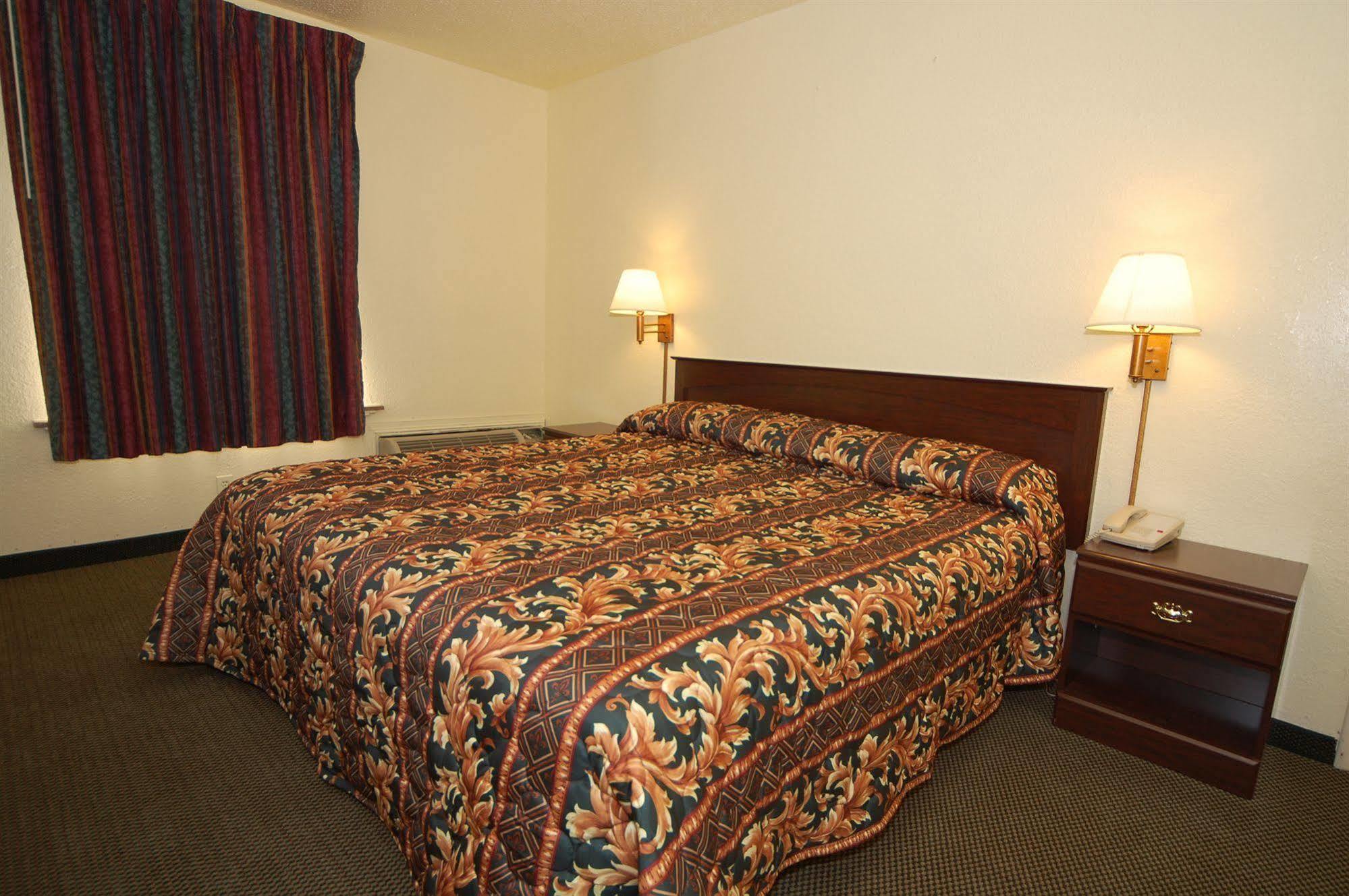 Rodeway Inn Conference Center Бомонт Екстериор снимка