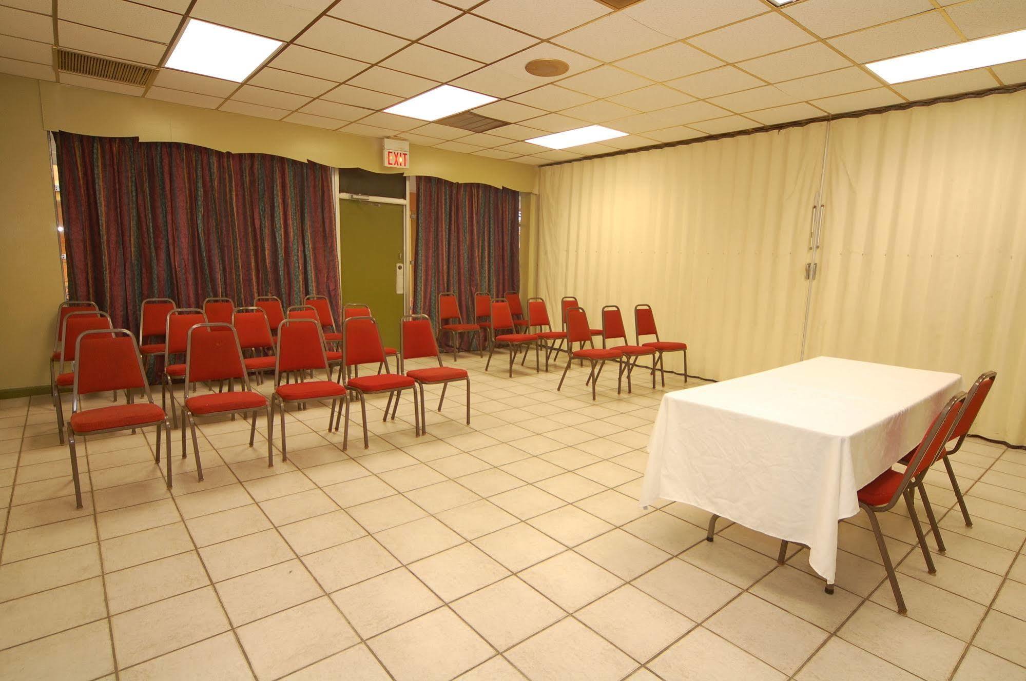 Rodeway Inn Conference Center Бомонт Екстериор снимка